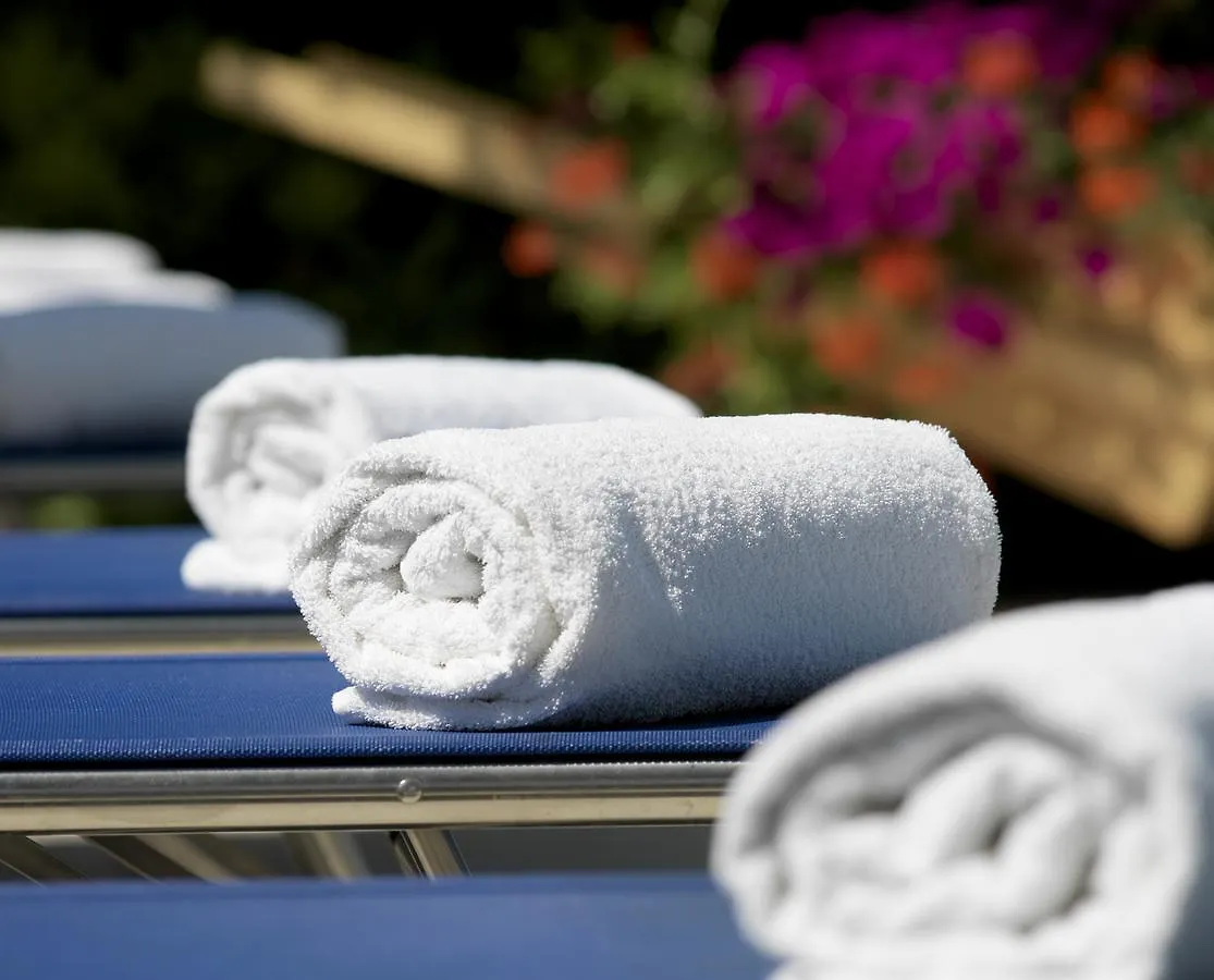 Hotel Albicocco Riccione 2*,