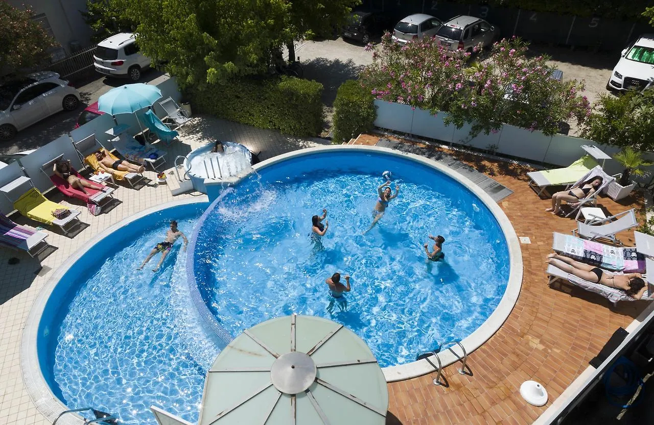 Hotel Albicocco Riccione 2*,